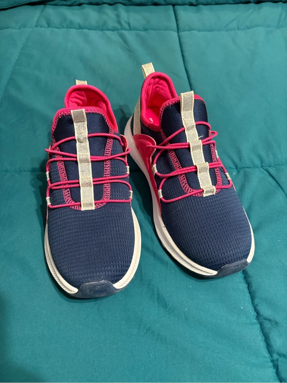 Navy & Hot Pink Slip-on Bungee Athletic Sneakers | Size 3 Youth Like New